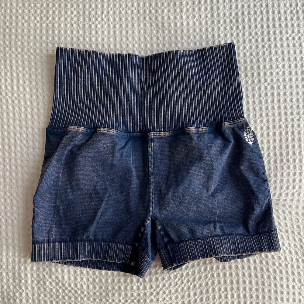 ‼️MOVING‼️Must go🚨 Free People Movement high wasted spandex shorts